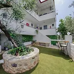 Irida Aparthotel