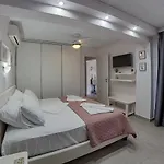 Aparthotel Irida 4*