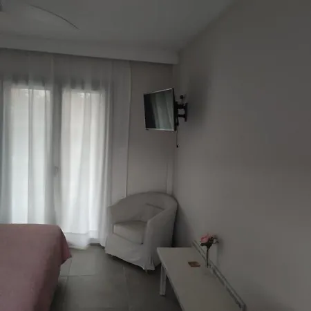 Irida Aparthotel *
