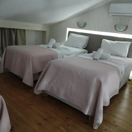 Apartahotel Irida 4*