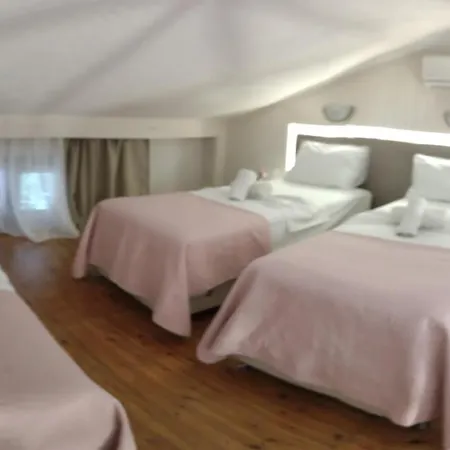 Irida Apartahotel 4*