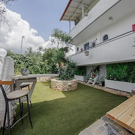 Apartahotel Irida Stoúpa