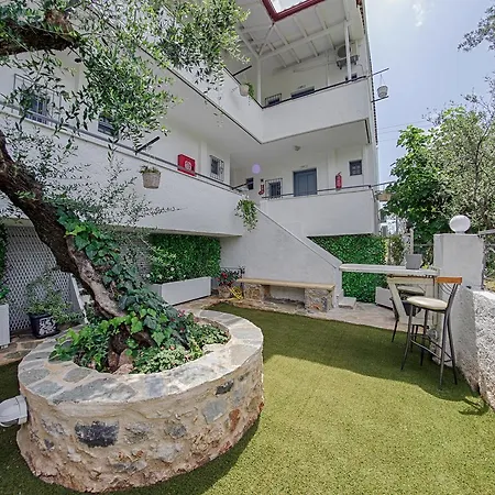 Irida Aparthotel