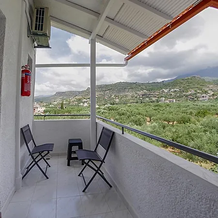 Irida Aparthotel *