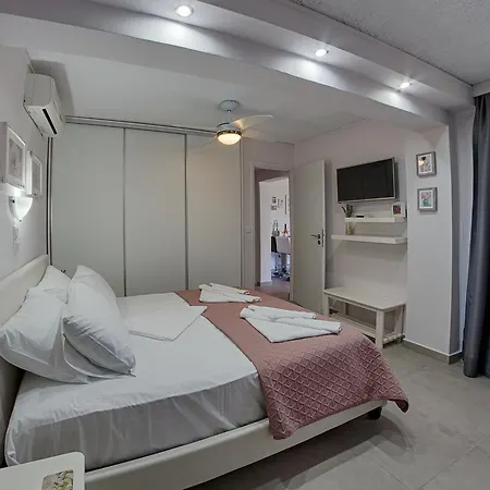 Apartahotel Irida 4*