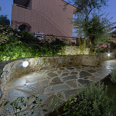 Irida Aparthotel 4*
